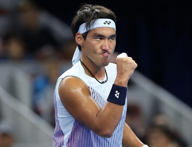  RNG观众热烈欢呼！，Scout迎来二十赛季出色发挥比赛高潮迭起